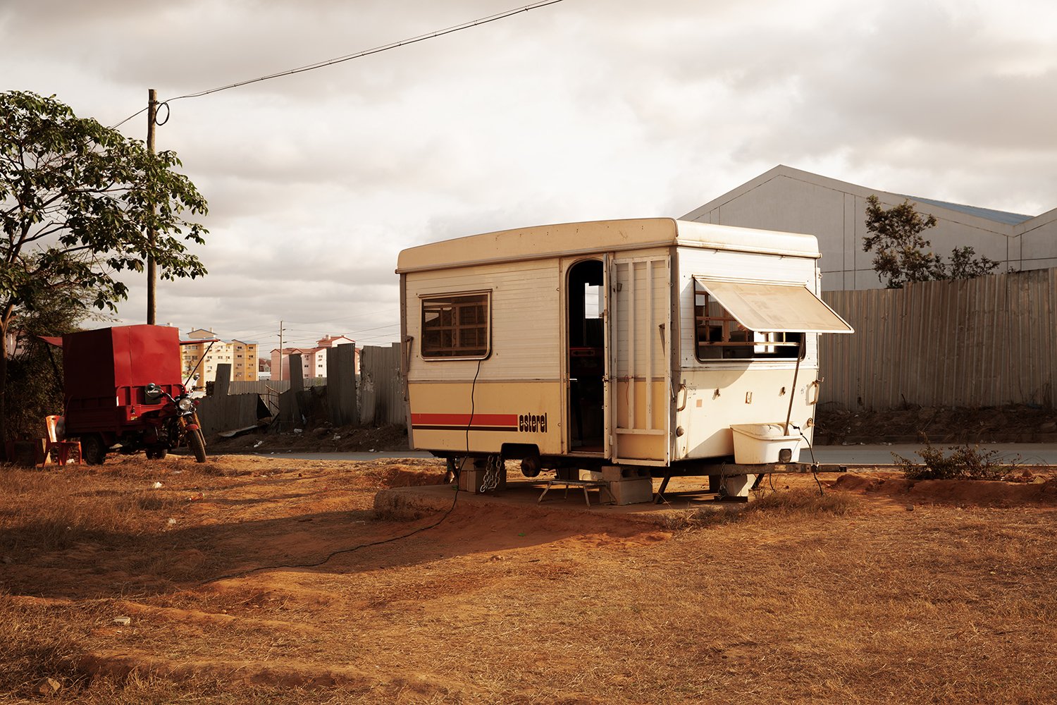  Roulotte food truck outside Luanda. 